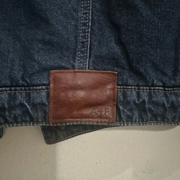 Abercrombie & Fitch Denim Sherpa-Lined Jacket men’s Sz S women’s M/L - Picture 3 of 5